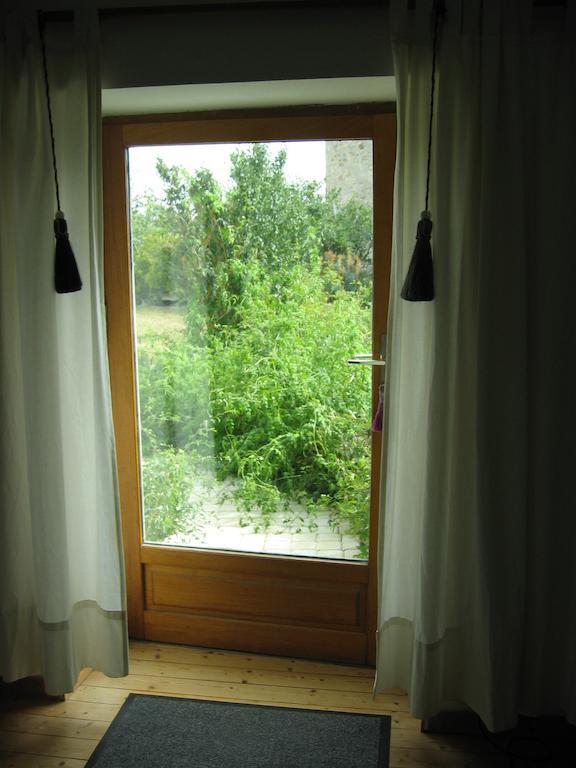 Au Moulin Geant Bed & Breakfast Rochefort-sur-Loire ภายนอก รูปภาพ